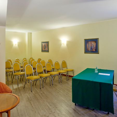 Holiday Inn Cagliari By Ihg Экстерьер фото