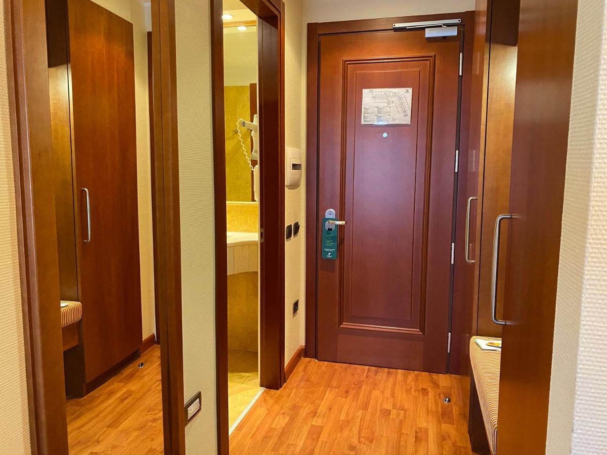 Holiday Inn Cagliari By Ihg Экстерьер фото