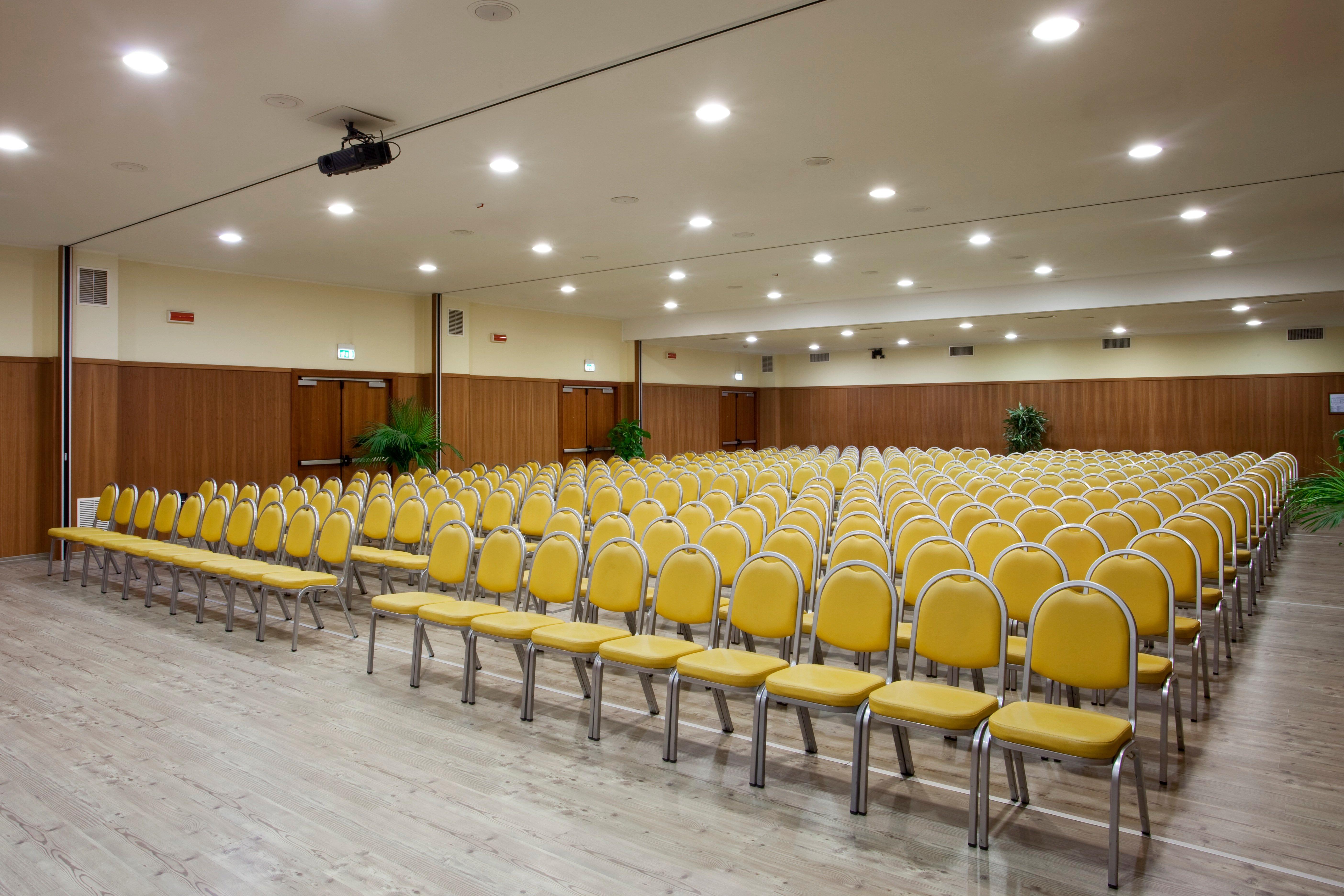 Holiday Inn Cagliari By Ihg Экстерьер фото
