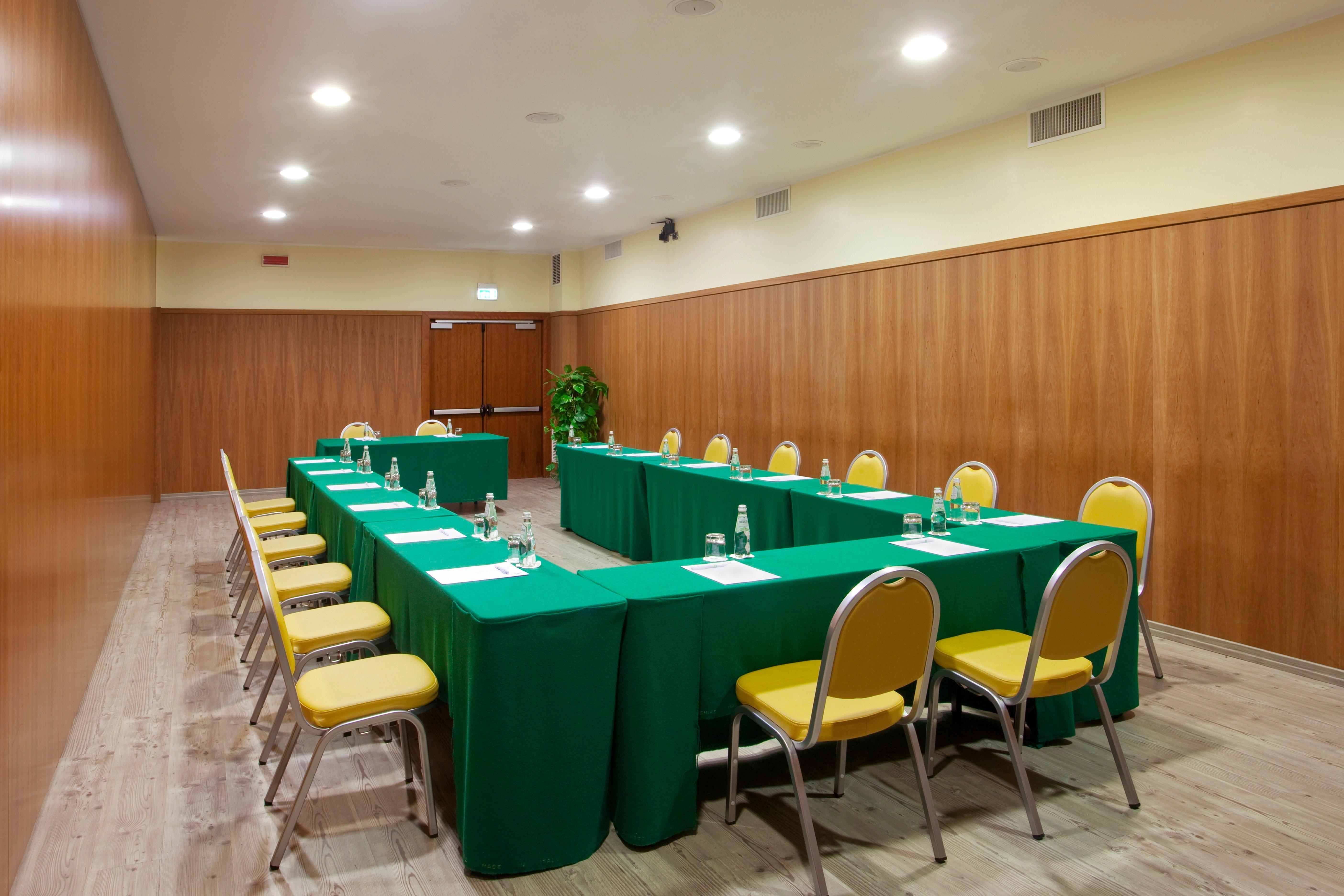 Holiday Inn Cagliari By Ihg Экстерьер фото
