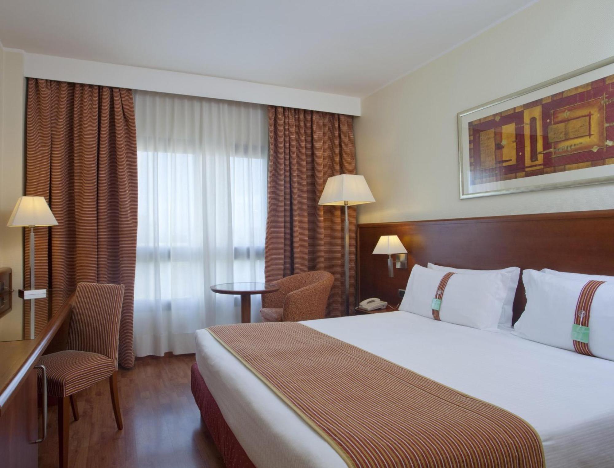 Holiday Inn Cagliari By Ihg Экстерьер фото
