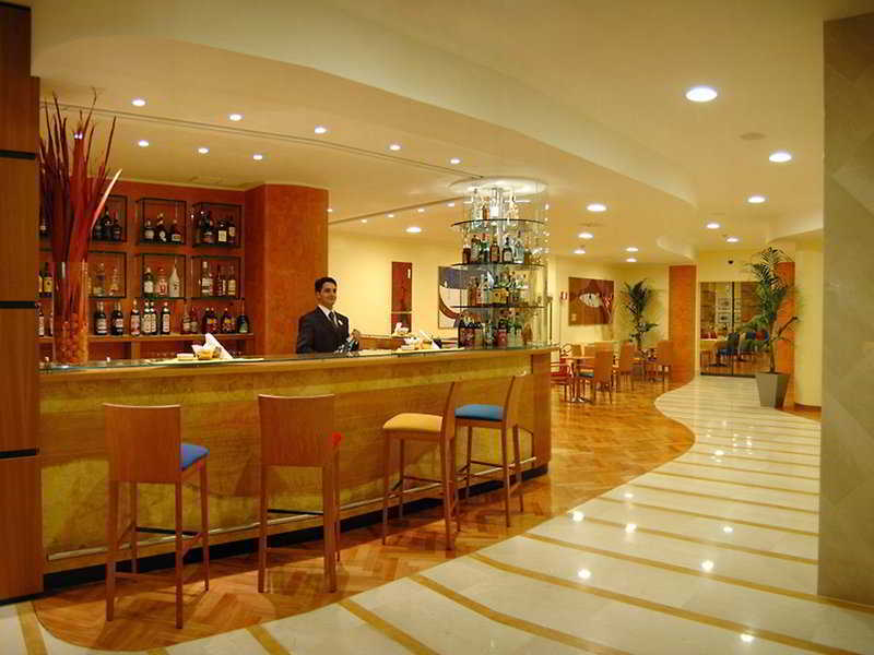 Holiday Inn Cagliari By Ihg Ресторан фото